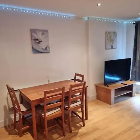 Modern By Leeds Dock Apartment Leeds (West Yorkshire)