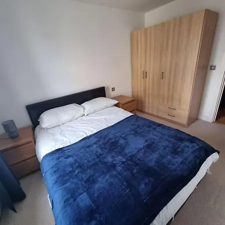 Modern By Leeds Dock Apartment Leeds (West Yorkshire)