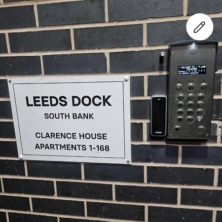 Modern By Leeds Dock * Leeds (West Yorkshire)