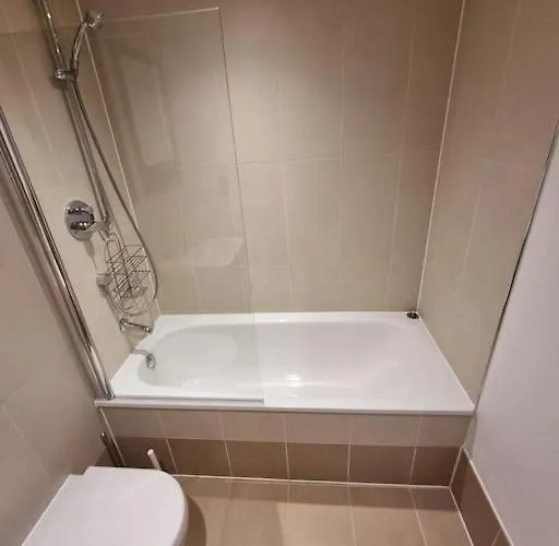 Modern By Dock * Leeds (West Yorkshire)